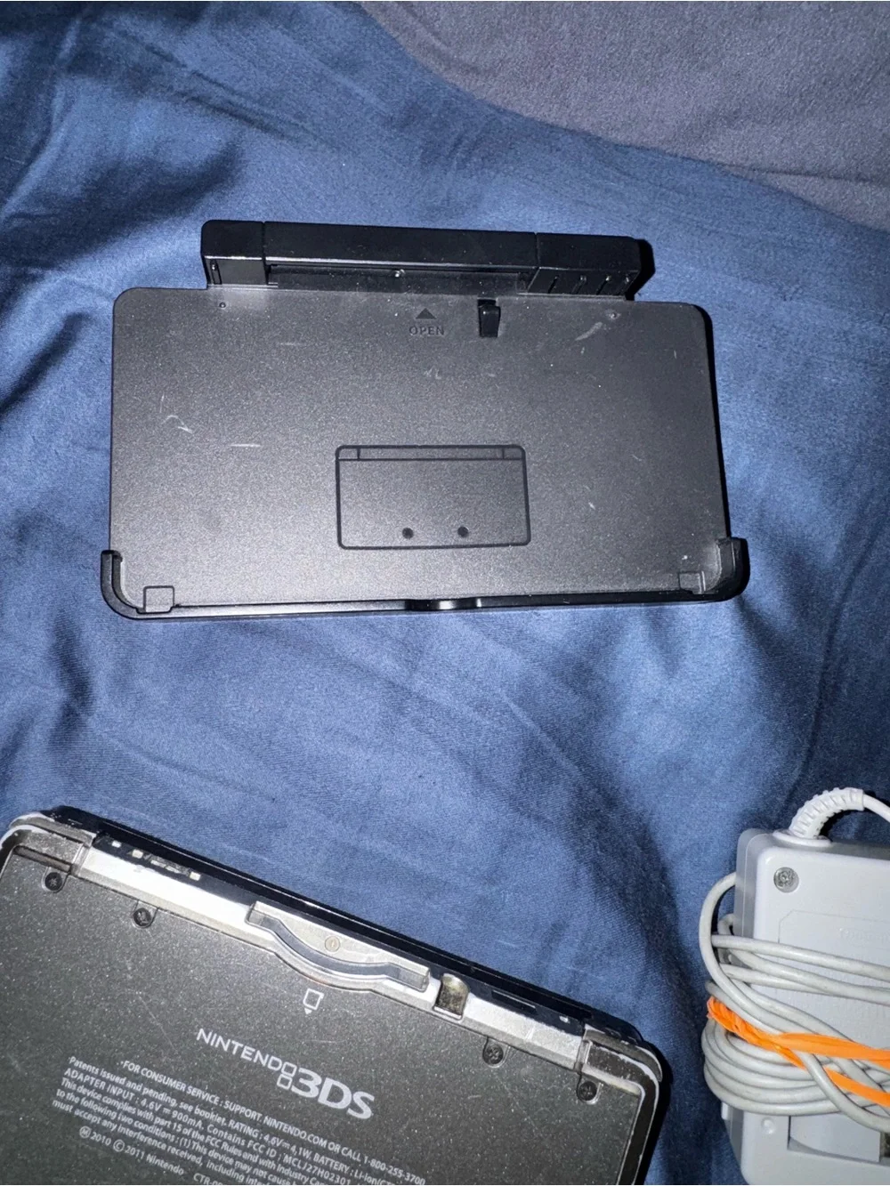 Black Nintendo 3ds with charger and cradle